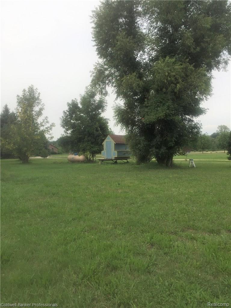8481 Beers Road Swartz Creek, MI 48473 - Photo 8 of 17 Chicken coop