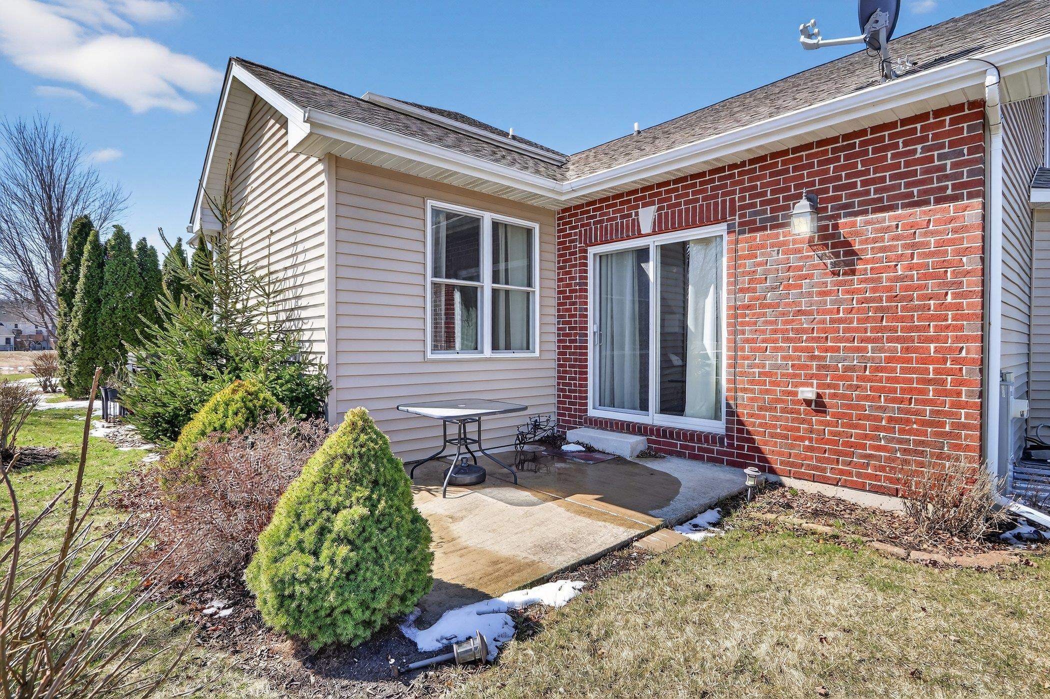 3721 Green Tree Lane DeKalb, IL 60115 - Photo 3 of 20 a front view of a house with garden