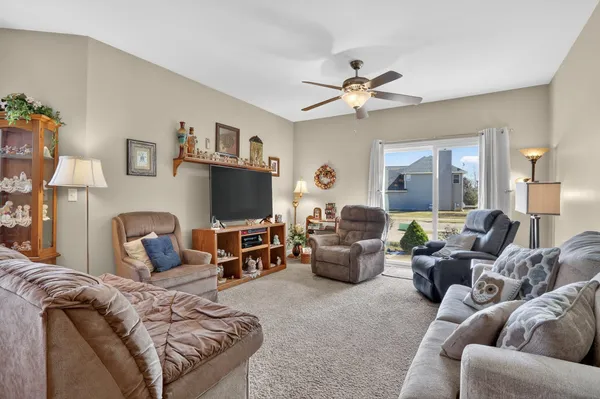 $285,000 | 3721 Green Tree Lane, DeKalb, IL 60115