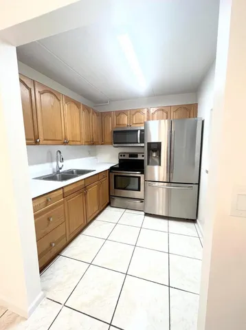 $1,380 | 600 Village Green Court, Unit C110, Palm Springs, FL 33461