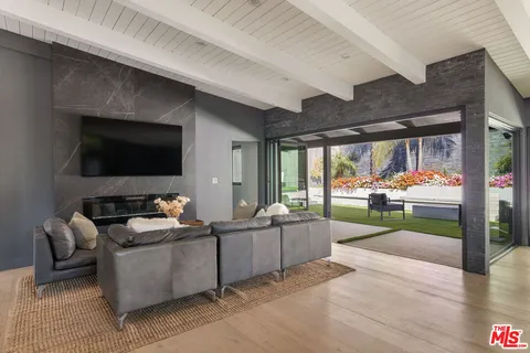 $7,495,000 | 344 Arno Way, Pacific Palisades, CA 90272