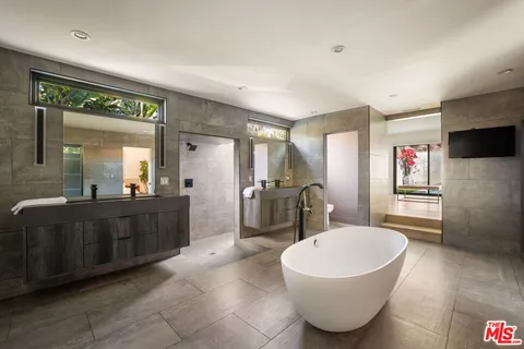 $7,495,000 | 344 Arno Way, Pacific Palisades, CA 90272