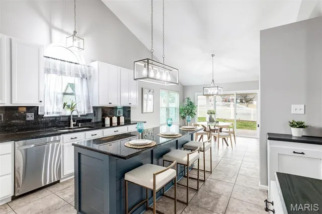 $440,000 | 2112 Santiago Drive, Arnold, MO 63010