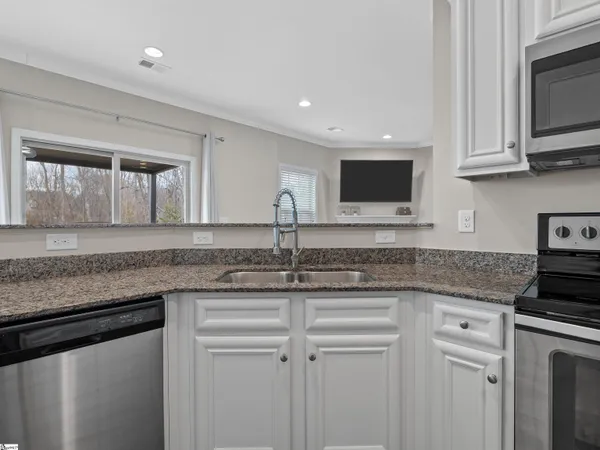 $315,000 | 311 Rossmoor Court, Duncan, SC 29334
