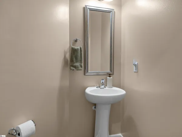 $315,000 | 311 Rossmoor Court, Duncan, SC 29334