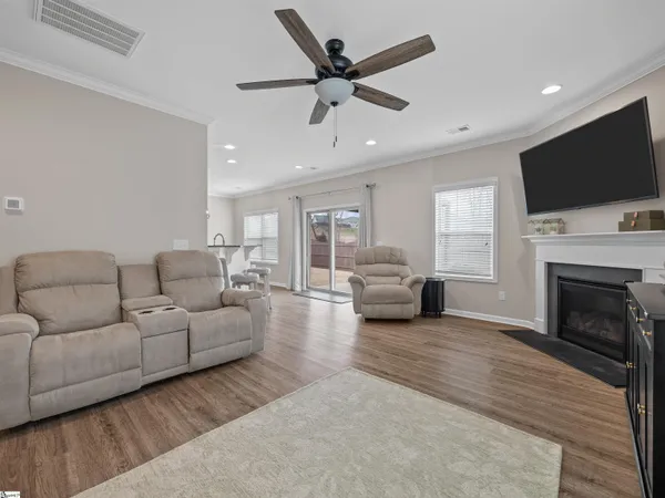 $315,000 | 311 Rossmoor Court, Duncan, SC 29334