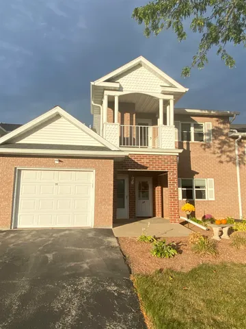 1807 Ridgeway Drive, Unit 35, De Pere, WI 54115