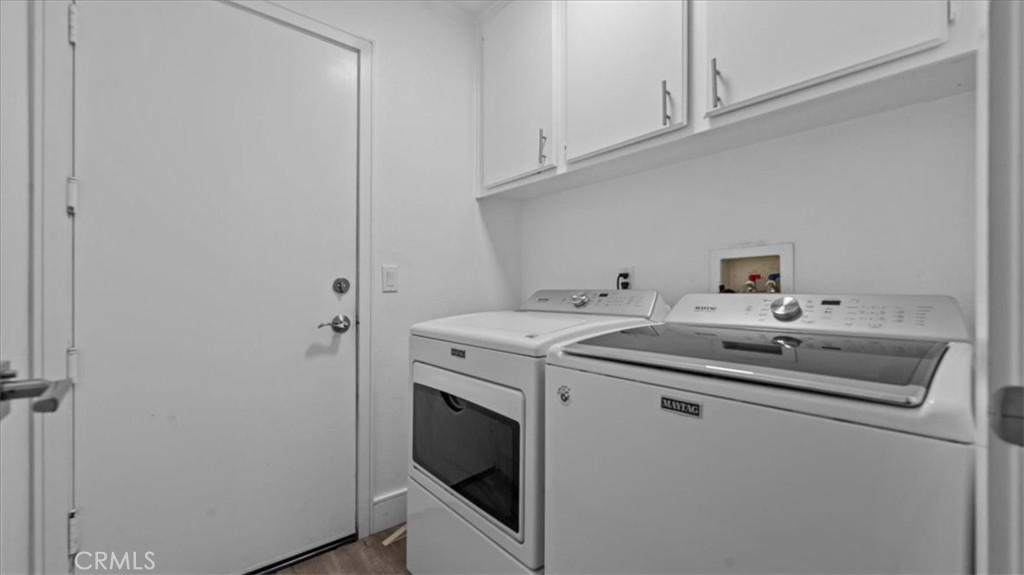 7550 Periwinkle Drive Fontana, CA 92336 - Photo 22 of 25 a utility room with dryer and washer