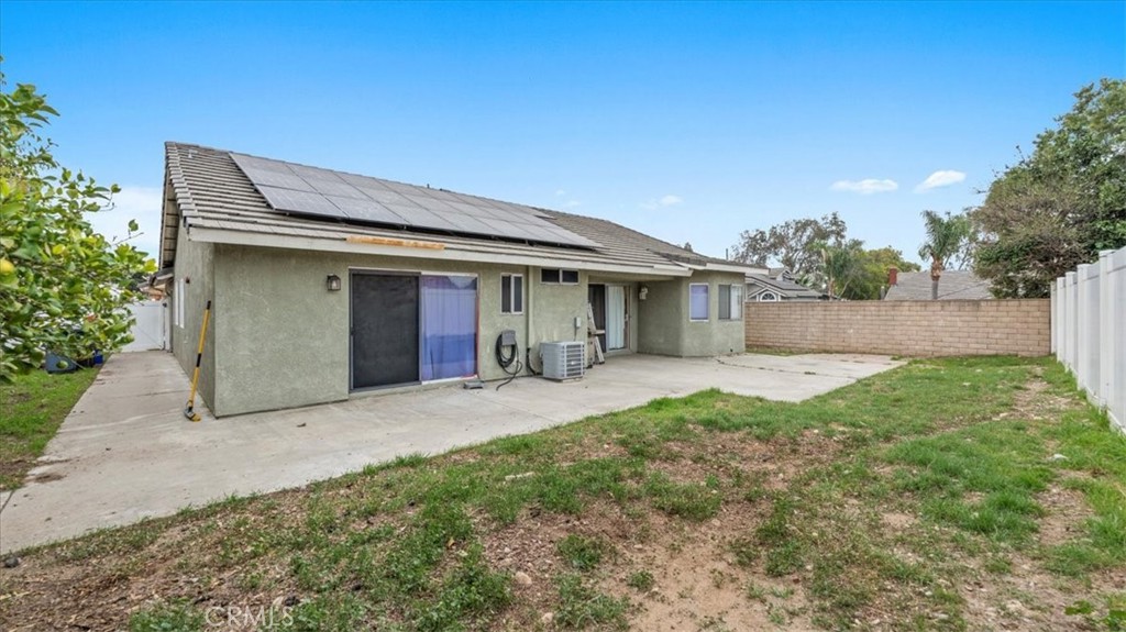 7550 Periwinkle Drive Fontana, CA 92336 - Photo 23 of 25 a view of a house with yard and a garden