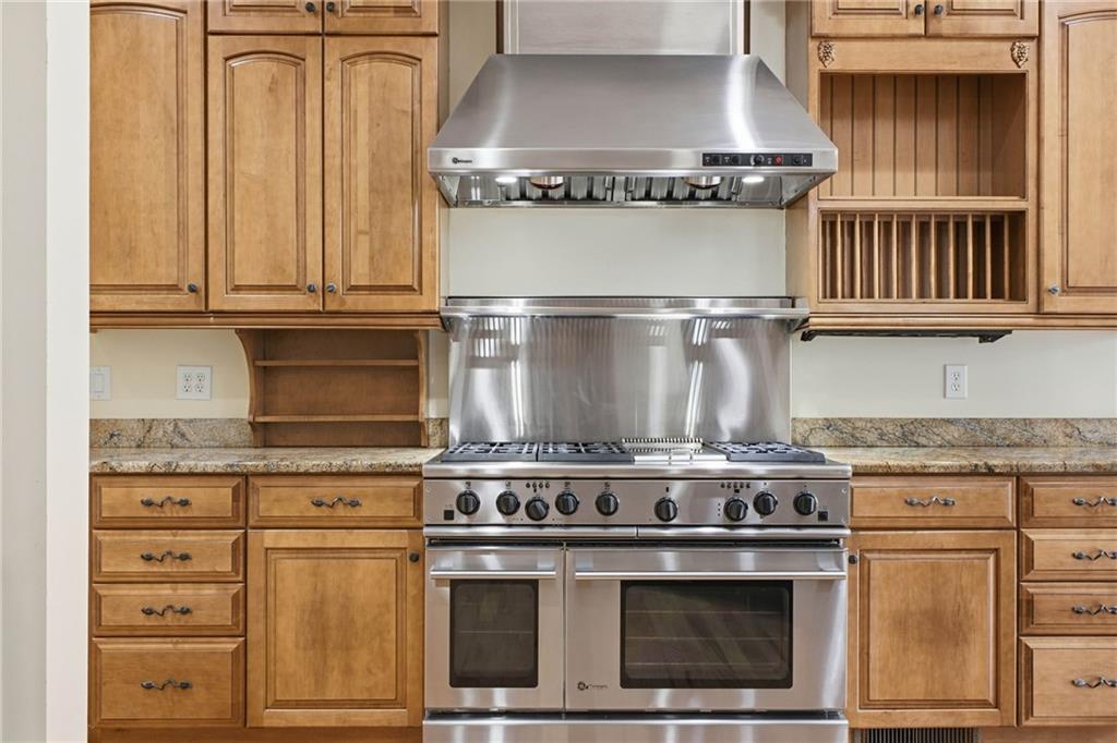5 St Andrews Way Rome, GA 30165 - Photo 21 of 75 a stove top oven sitting inside of a kitchen