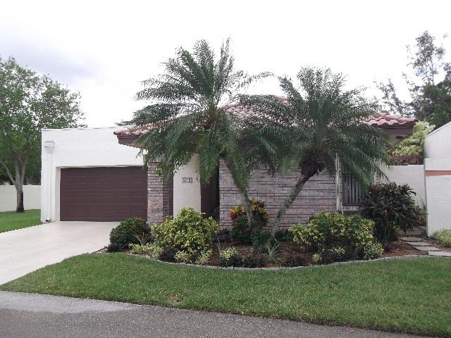 6735 Lago Vista Terrace Boca Raton, FL 33433 - Photo 2 of 33 hilde 056