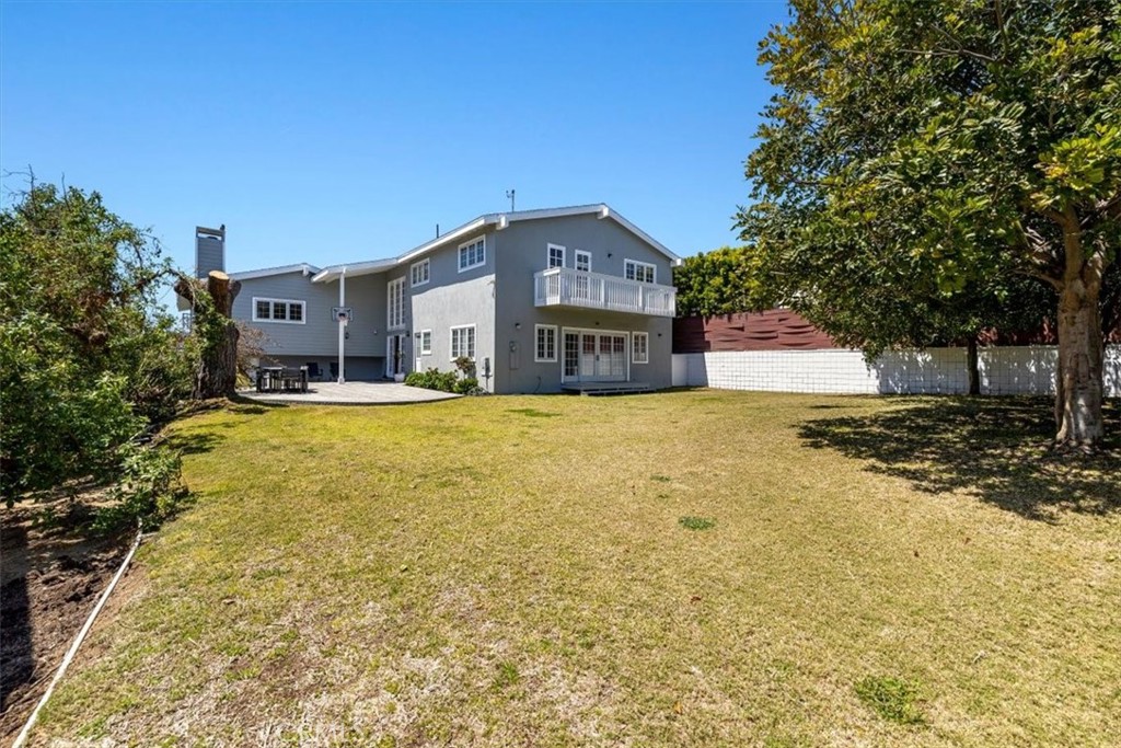 700 John Street Manhattan Beach, CA 90266 - Photo 2 of 5 a view of a house with a yard