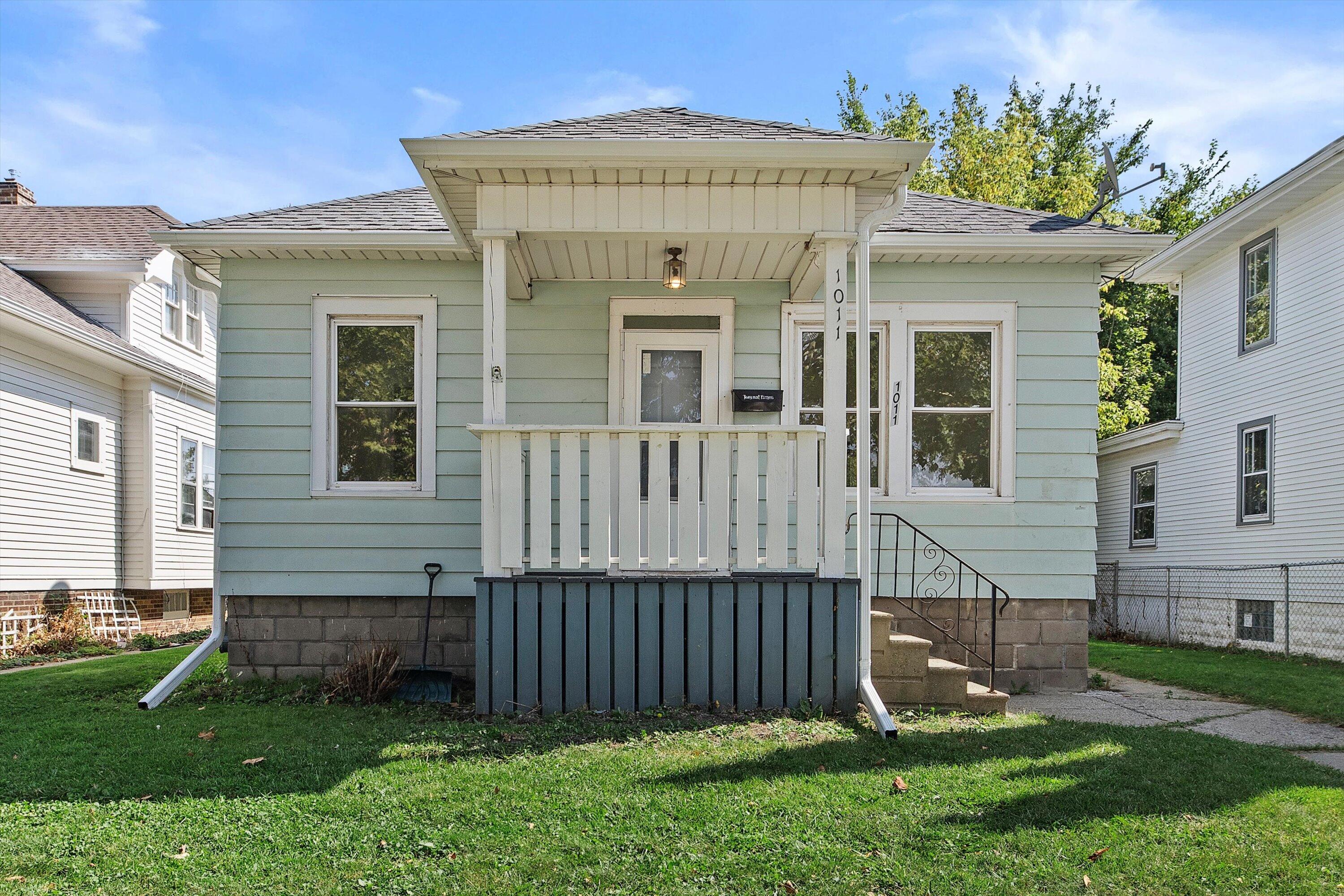 1011 Arthur Avenue Racine, WI 53405 - Photo 1 of 1 IMG_0414