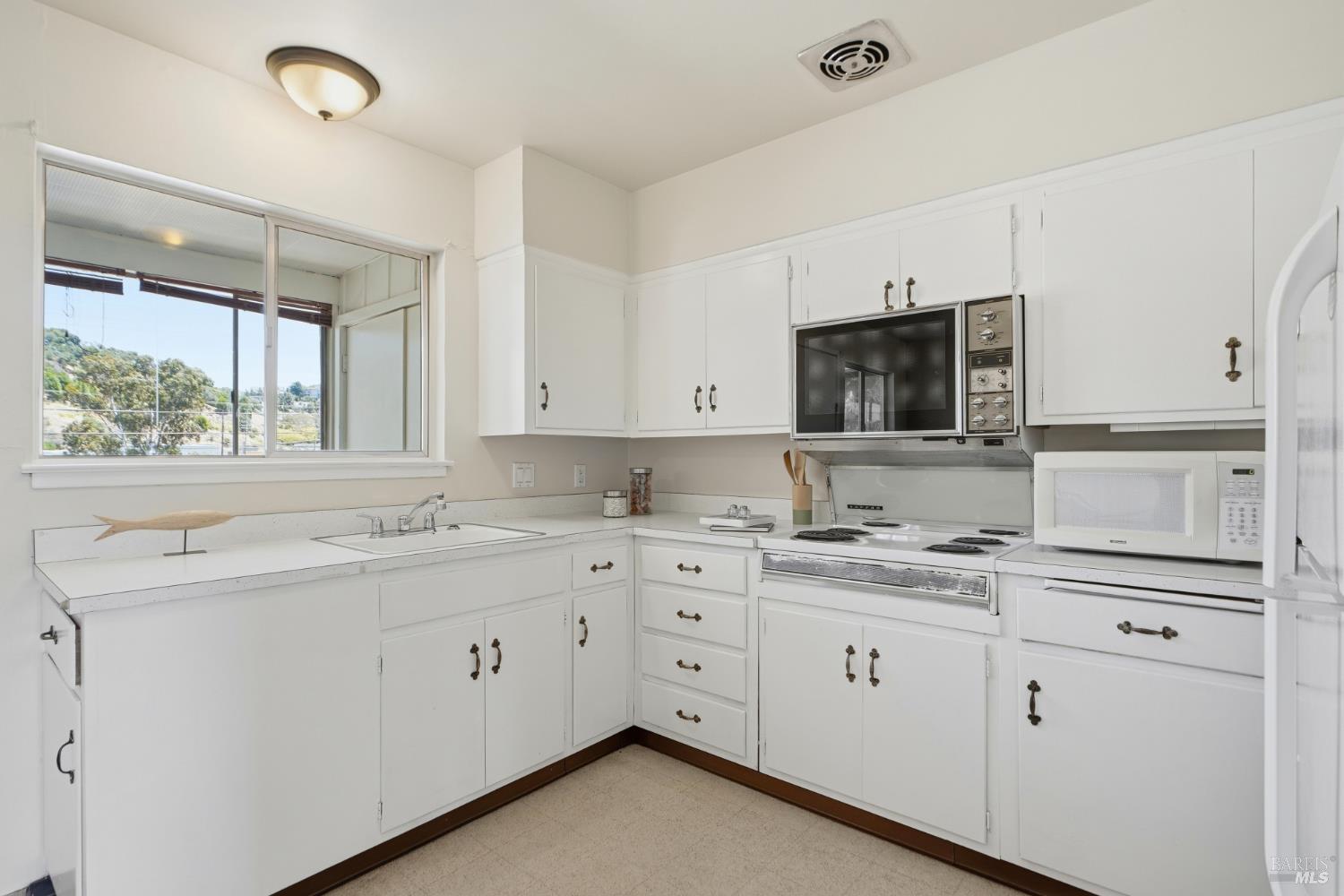 1056 Los Gamos Road, Unit G San Rafael, CA 94903 - Photo 6 of 16