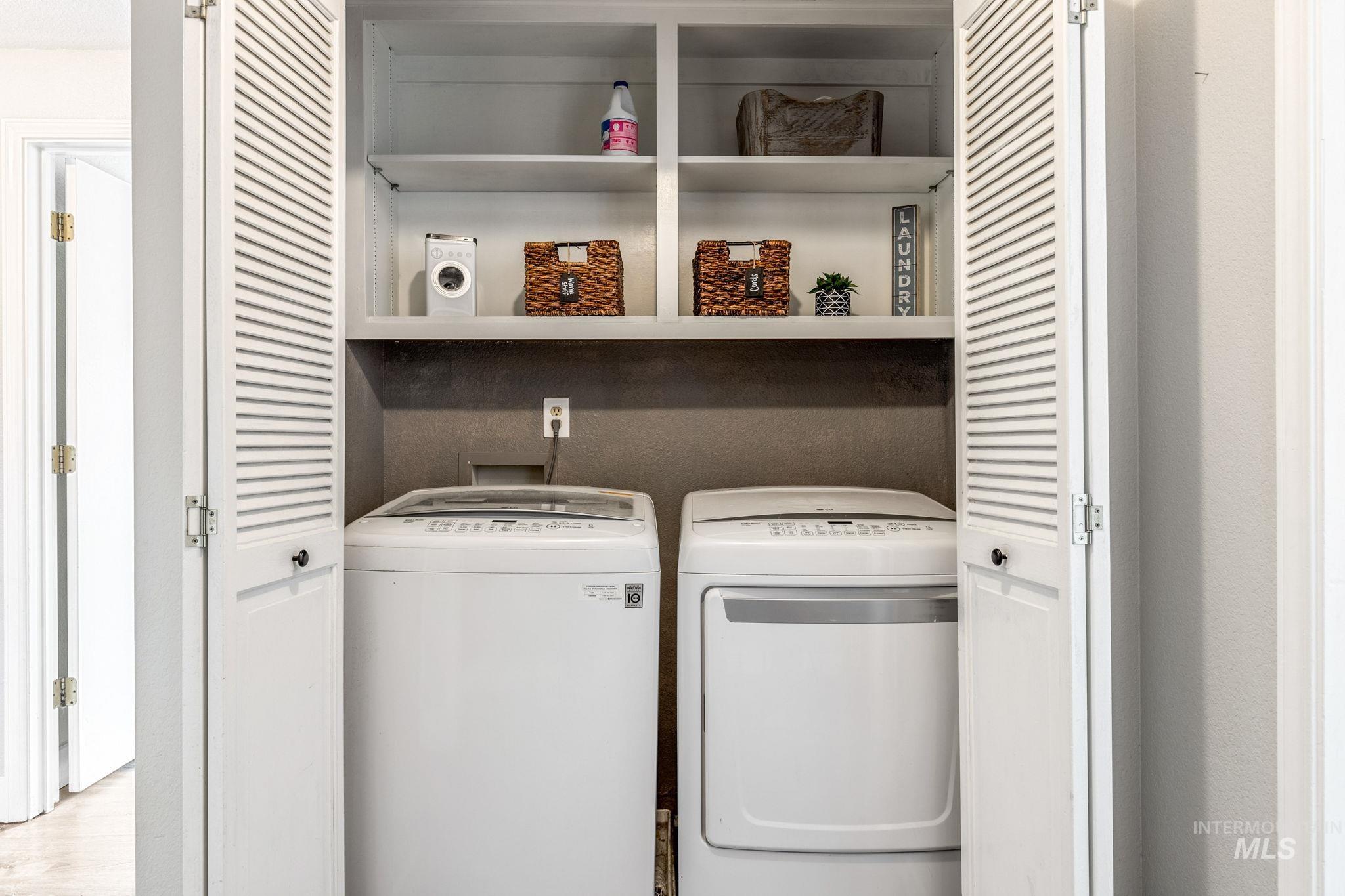 3209 Whitman Drive Boise, ID 83716 - Photo 28 of 45 Laundry area with washer and clothes dryer