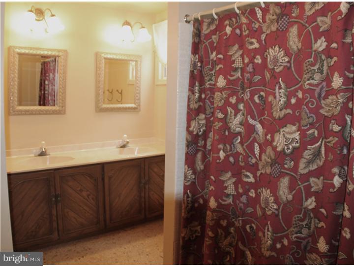 617 Parry Road Cinnaminson, NJ 08077 - Photo 15 of 21 Bathroom