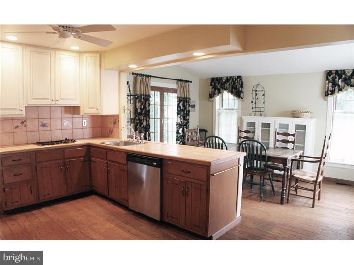 617 Parry Road Cinnaminson, NJ 08077 - Photo 6 of 21 Kitchen