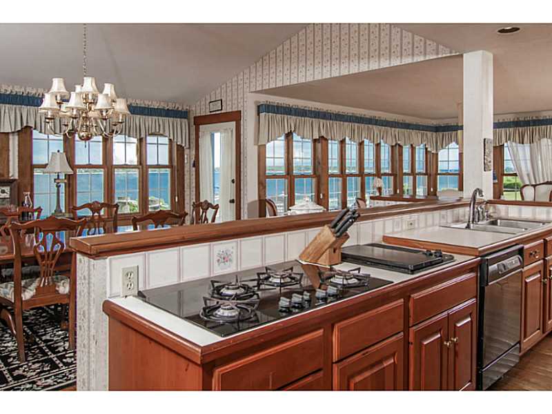 146 Colonel John Gardner Road Narragansett, RI 02882 - Photo 6 of 25 Kitchen.