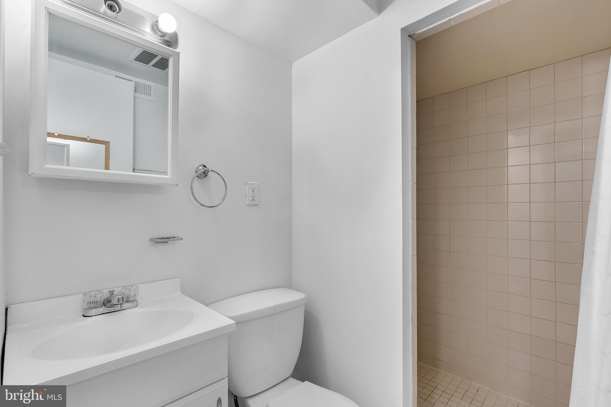 6211 5th Street Northwest Washington, DC 20011 - Photo 30 of 32 Bathroom 3