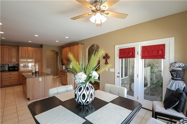 3602 Oakland Road Springfield, TN 37172 - Photo 7 of 20 Large eat in area in kitchen with private entrance to covered back deck and pool!