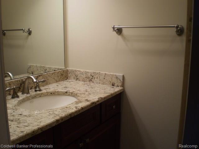 714 Kentucky Drive Rochester, MI 48307 - Photo 10 of 16 P8110553.jpg