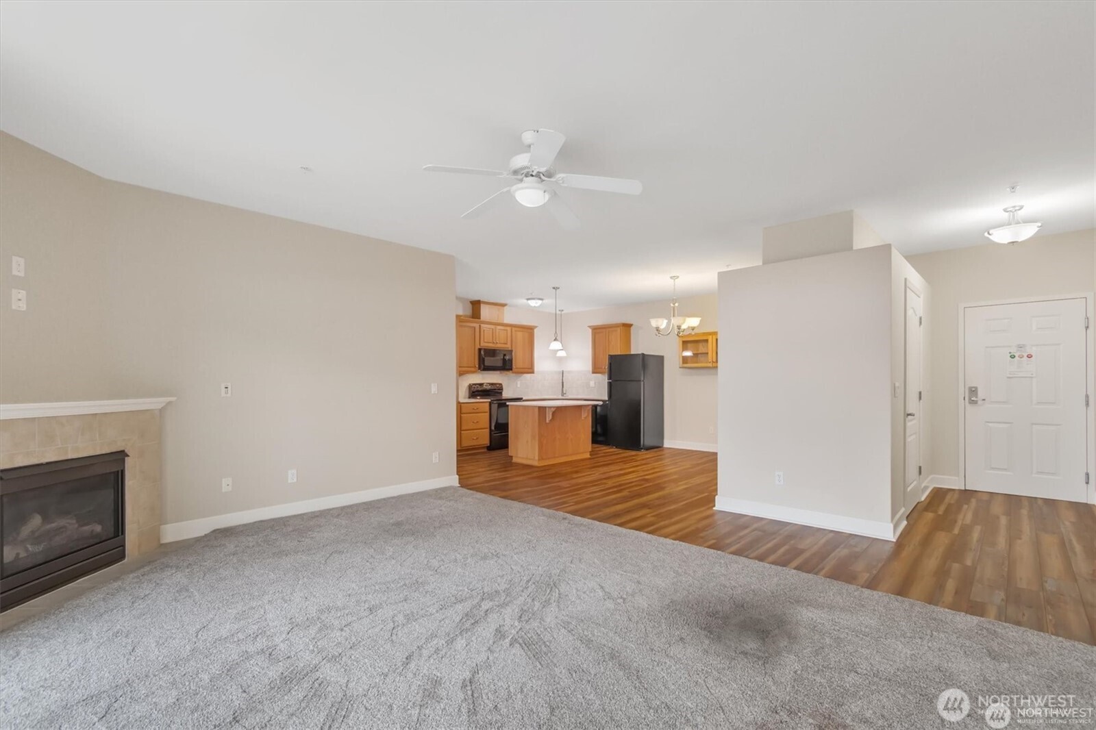 1548 River Road, Unit 209 Longview, WA 98632 - Photo 7 of 24 a view of a livingroom with furniture and a kitchen