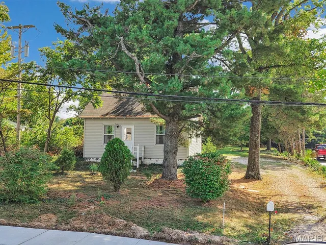 $269,900 | 12204 Ladue Road, St. Louis, MO 63141