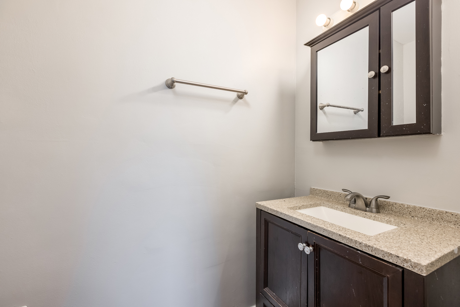 10429 Dearlove Road, Unit 4 Glenview, IL 60025 - Photo 15 of 16 Gallery Image 15