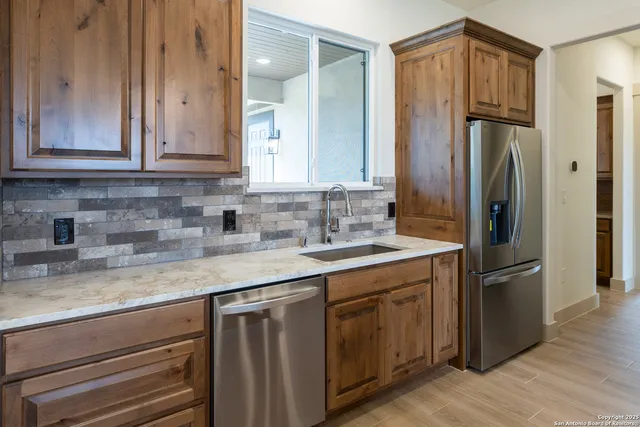 $775,000 | 811 Horseshoe Falls, Bandera, TX 78003