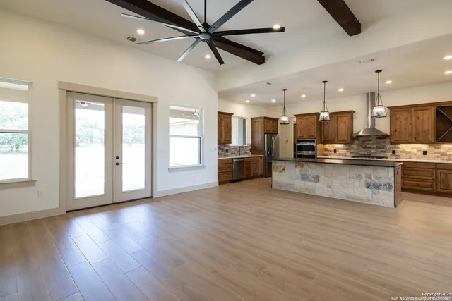 $775,000 | 811 Horseshoe Falls, Bandera, TX 78003