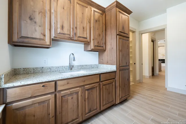 $775,000 | 811 Horseshoe Falls, Bandera, TX 78003