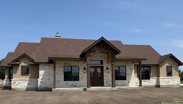 $775,000 | 811 Horseshoe Falls, Bandera, TX 78003