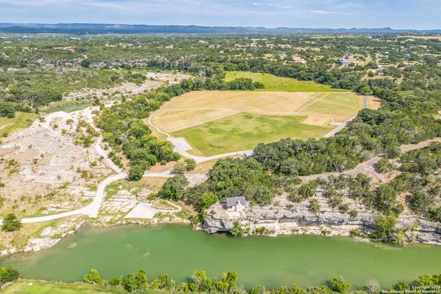$775,000 | 811 Horseshoe Falls, Bandera, TX 78003
