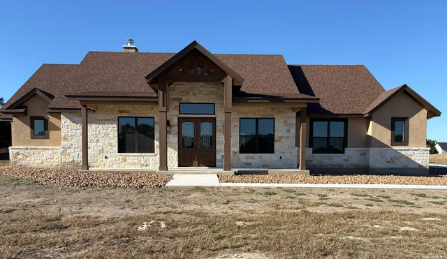 $775,000 | 811 Horseshoe Falls, Bandera, TX 78003
