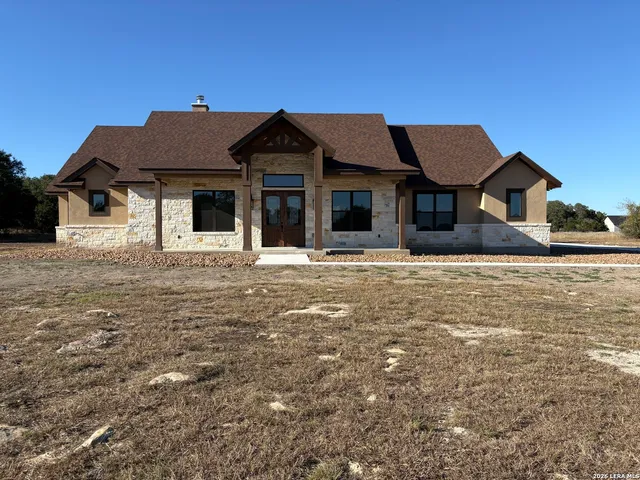$775,000 | 811 Horseshoe Falls, Bandera, TX 78003
