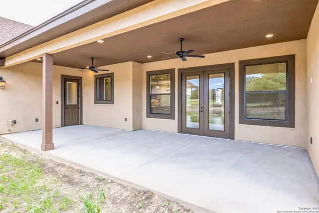 $775,000 | 811 Horseshoe Falls, Bandera, TX 78003