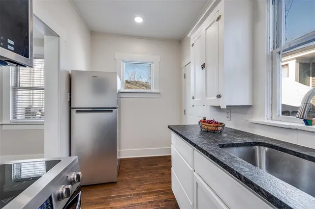 $1,000 | 2020 College Avenue, Unit A, Fort Worth, TX 76110