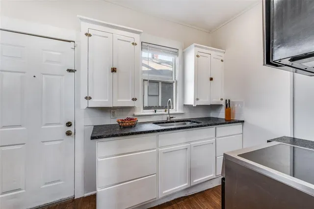 $1,000 | 2020 College Avenue, Unit A, Fort Worth, TX 76110