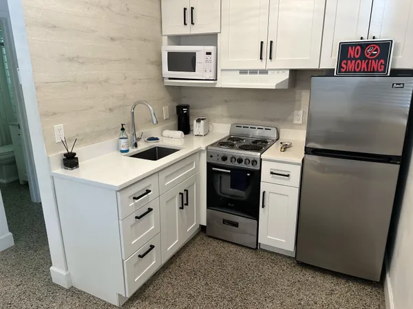$1,870 | 1258 Beach Road, Unit 7, Singer Island, FL 33404