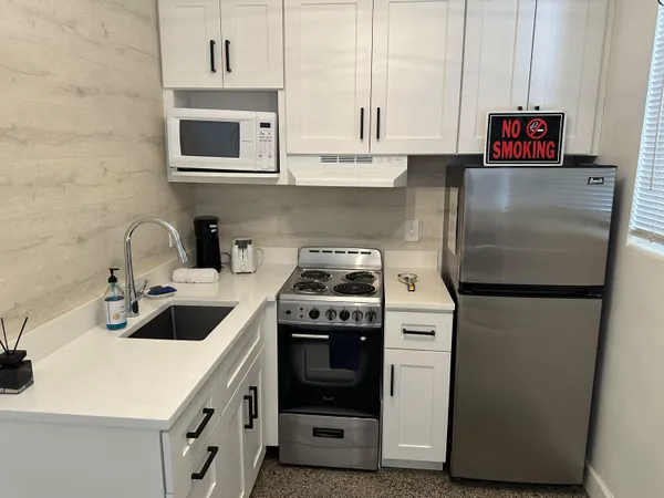 $1,870 | 1258 Beach Road, Unit 7, Singer Island, FL 33404