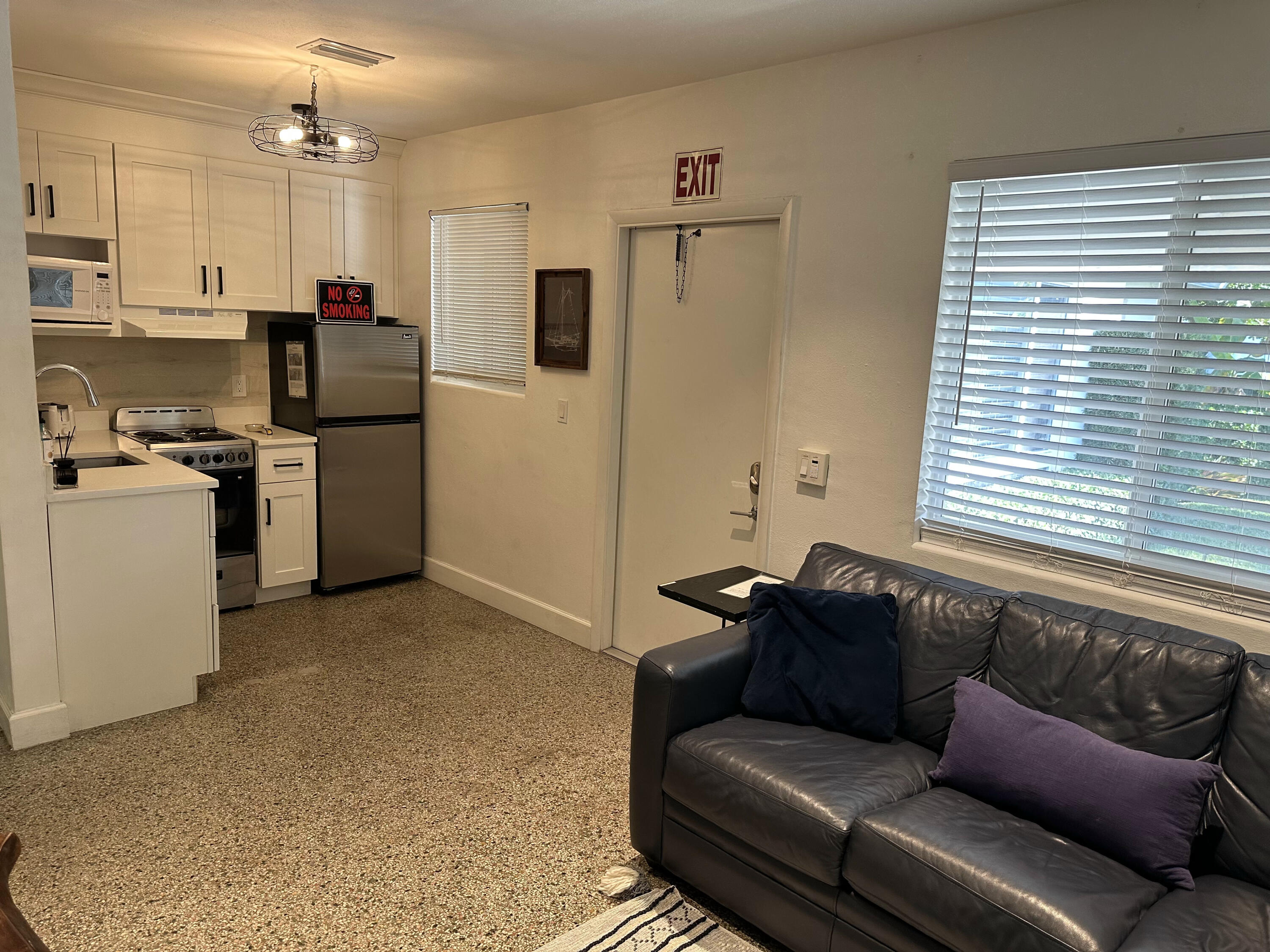 1258 Beach Road, Unit 7 Singer Island, FL 33404 - Photo 7 of 17 1258 Beach - Unit 7 - 07