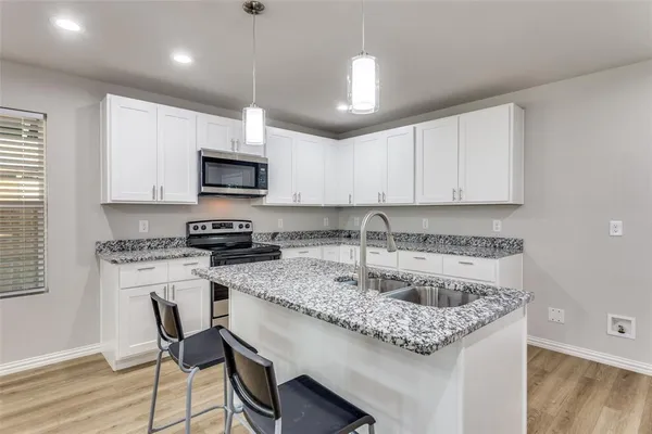 $2,099 | 1415 South Freeway, Fort Worth, TX 76104