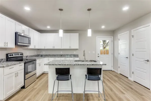 $2,099 | 1415 South Freeway, Fort Worth, TX 76104