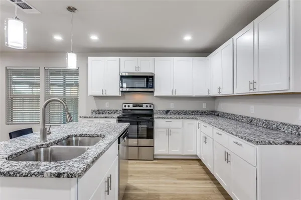 $2,099 | 1415 South Freeway, Fort Worth, TX 76104