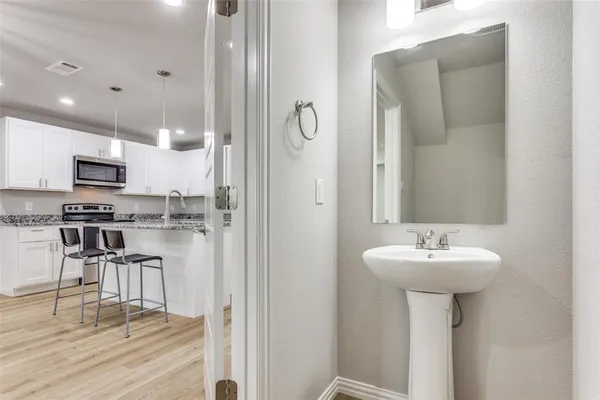 $2,099 | 1415 South Freeway, Fort Worth, TX 76104