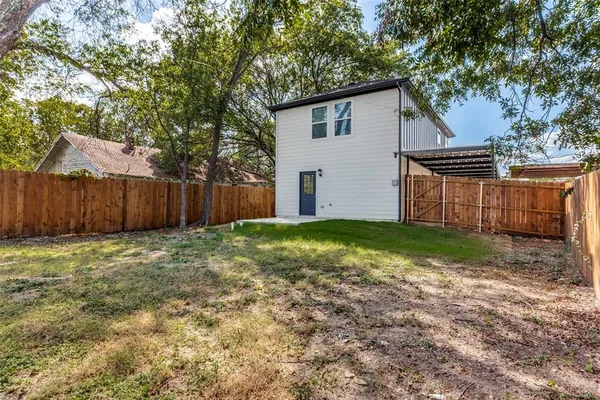 $2,099 | 1415 South Freeway, Fort Worth, TX 76104