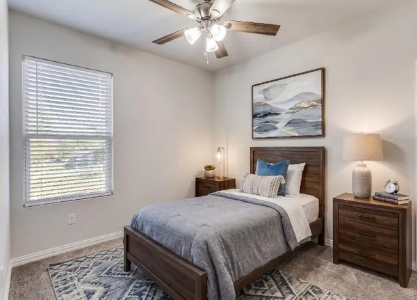 $2,099 | 1415 South Freeway, Fort Worth, TX 76104