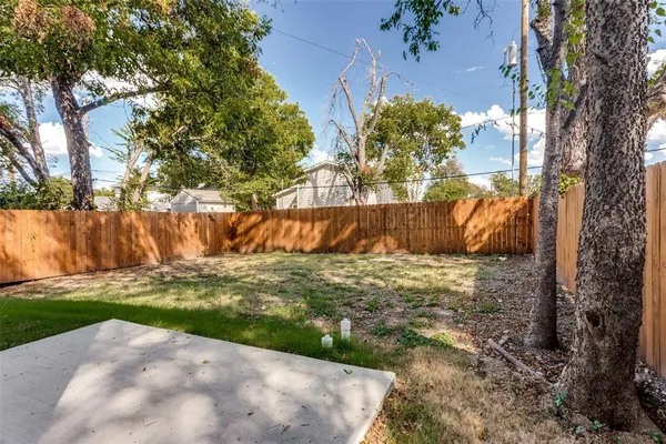 $2,099 | 1415 South Freeway, Fort Worth, TX 76104