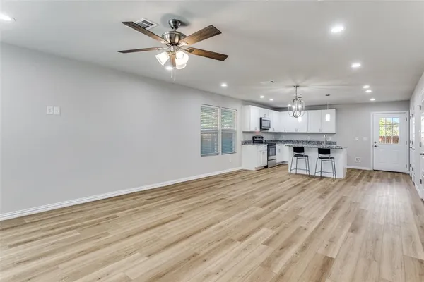 $2,099 | 1415 South Freeway, Fort Worth, TX 76104