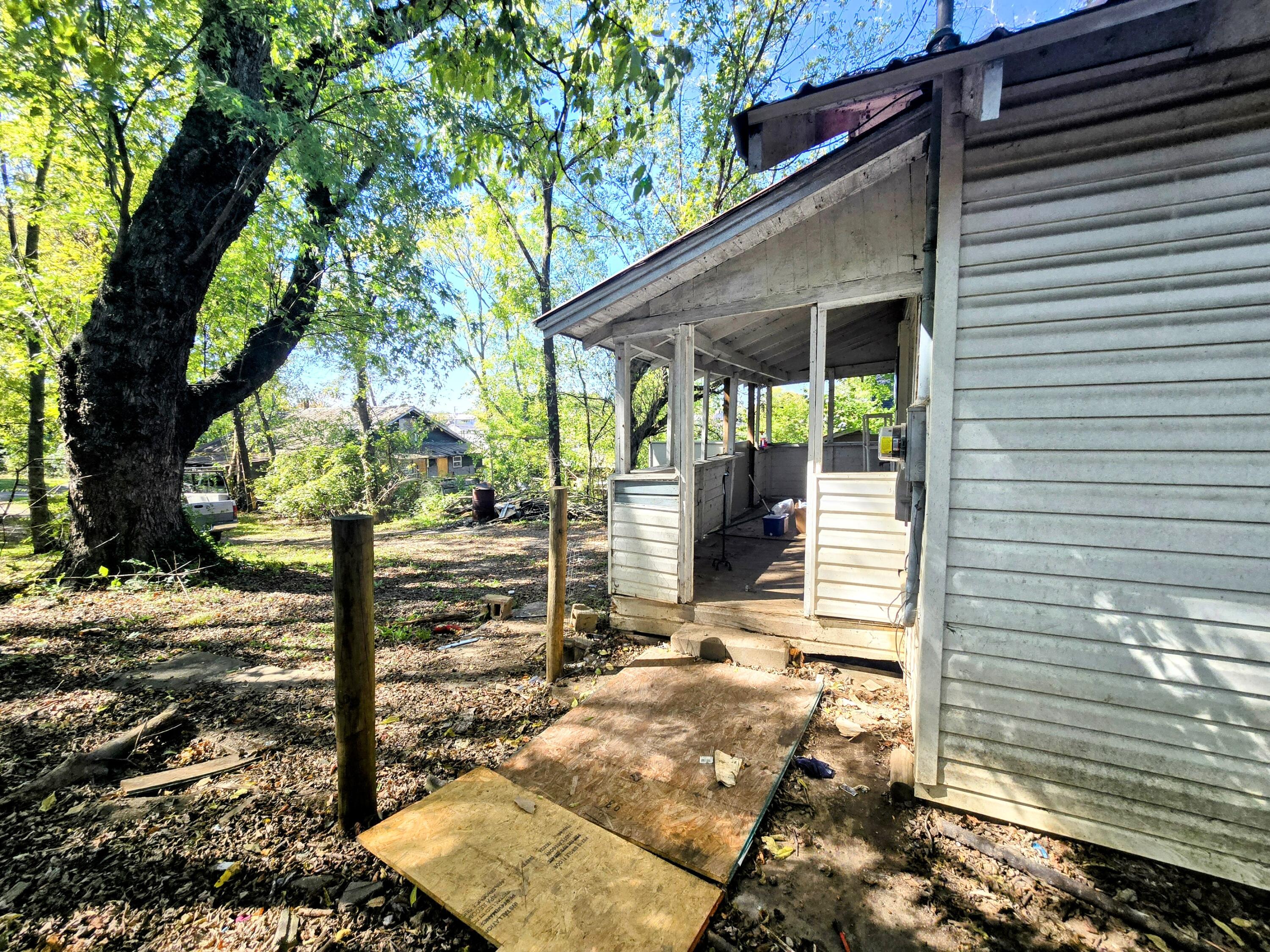 570 Inman Street East Cleveland, TN 37311 - Photo 3 of 12 20241014_131630~2